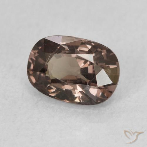Granate que cambia de color Marrón oscuro natural de 1.05 ct, Forma Cojín, VS