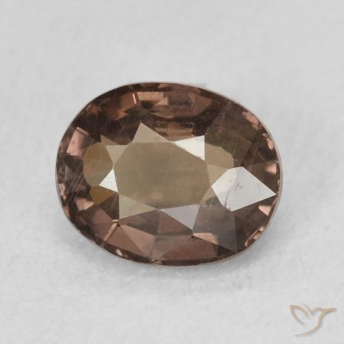 Granate que cambia de color Marrón oscuro natural de 1.28 ct, Ovalada, VS