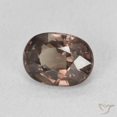 Granate que cambia de color Marrón oscuro natural de 1.47 ct, Ovalada, VVS-VS