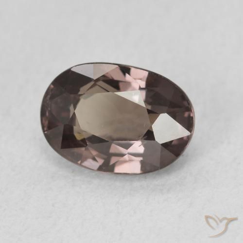Granate que cambia de color Marrón oscuro natural de 1.50 ct, Ovalada, VVS-VS