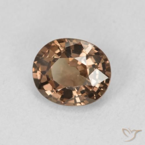 Granate que cambia de color Marrón oscuro natural de 1.08 ct, Ovalada, VVS-VS