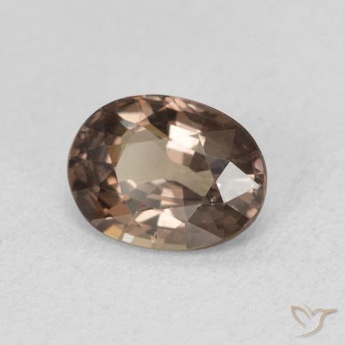 Granate que cambia de color Marrón oscuro natural de 1.13 ct, Ovalada, VVS-VS