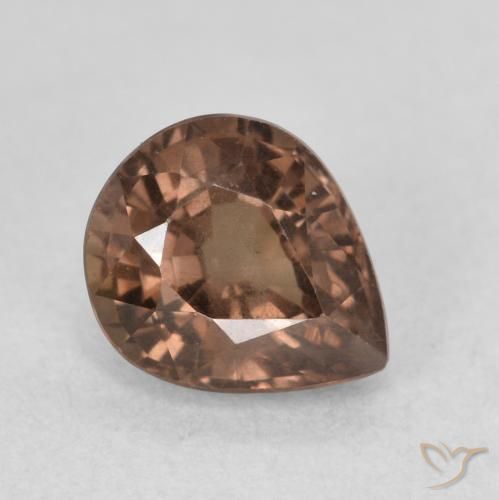 Granate que cambia de color Marrón oscuro natural de 1.37 ct, En forma de pera, VS
