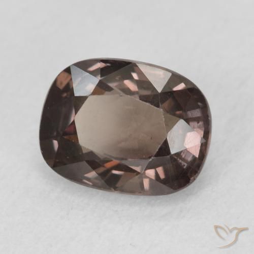 Granate que cambia de color Marrón oscuro natural de 1.47 ct, Forma Cojín, VS