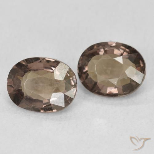 Gemas de Granate que cambia de color Marrón claro medio natural de 2.23 ct, Ovalada, VVS