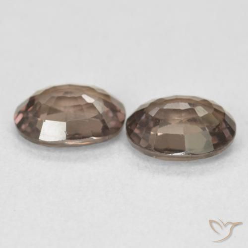 Gemas de Granate que cambia de color Marrón claro medio natural de 2.23 ct, Ovalada, VVS