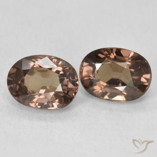 Gemas de Granate que cambia de color Marrón claro medio natural de 2.84 ct, Ovalada, VVS-VS