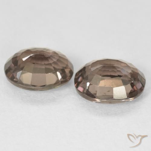 Gemas de Granate que cambia de color Marrón claro medio natural de 2.16 ct, Ovalada, VS