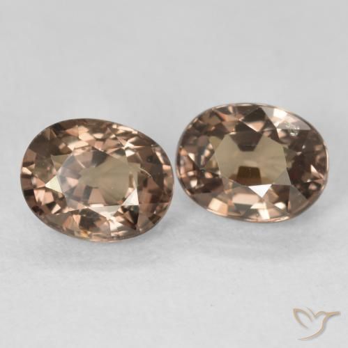 Gemas de Granate que cambia de color Marrón claro medio natural de 2.03 ct, Ovalada, VS