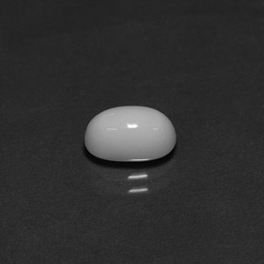 Coral blanco natural de 1,70 ct, corte óvalo, opaco