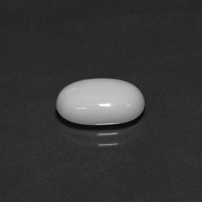 Coral blanco natural de 2,27 ct, corte óvalo, opaco