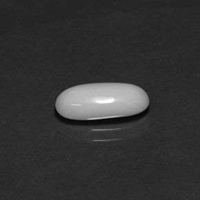 Coral blanco natural de 1,82 ct, corte óvalo, opaco