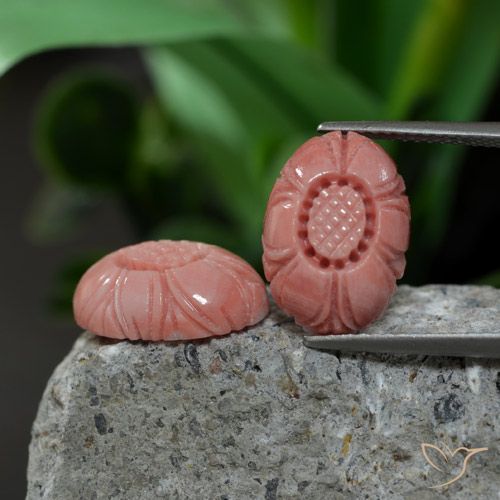 Gemas de Coral Rosado medio natural de 9.38 ct, Corte Flor, Opaco