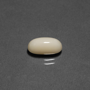 Coral crema natural de 2,21 ct, corte óvalo, opaco
