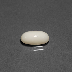 Coral blanco natural de 2,02 ct, corte óvalo, opaco