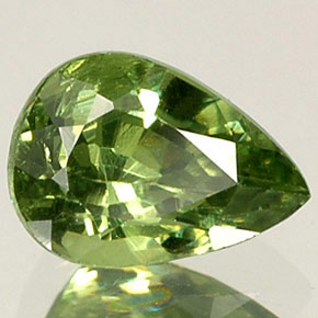 Granate demantoide verde natural de 0,76 ct, en forma de pera, VS-SI