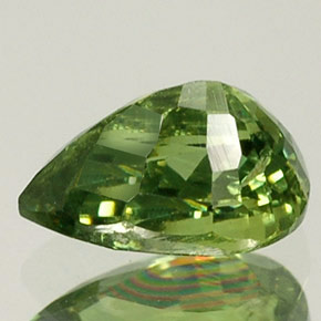 Granate demantoide verde natural de 0,76 ct, en forma de pera, VS-SI