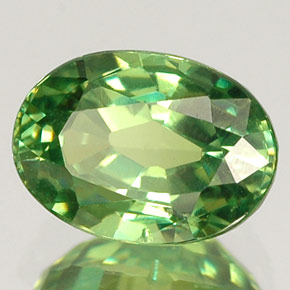 Granate demantoide verde natural de 1,47 ct, corte óvalo, VS