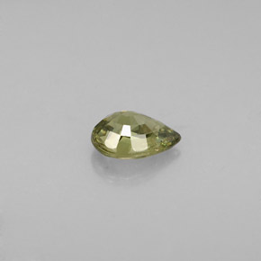 Granate demantoide verde natural de 0,57 ct, en forma de pera, VS