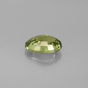Granate demantoide verde natural de 0,53 ct, corte óvalo, VS