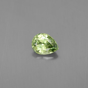Granate demantoide verde natural de 0,43 ct, en forma de pera, VS
