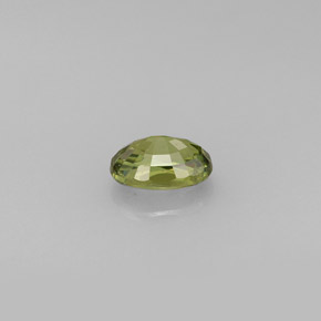 Granate demantoide verde natural de 0,67 ct, corte óvalo, VS