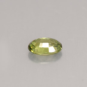 Granate demantoide verde natural de 0,59 ct, corte óvalo, VS