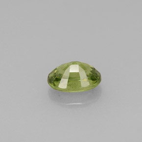 Granate demantoide verde natural de 0,67 ct, corte óvalo, VS