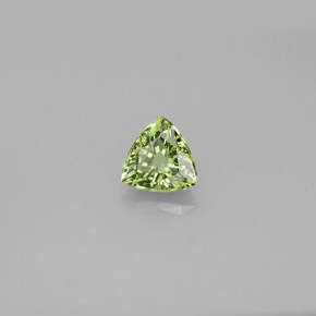 Granate demantoide verde natural de 0,77 ct, trillón, VS