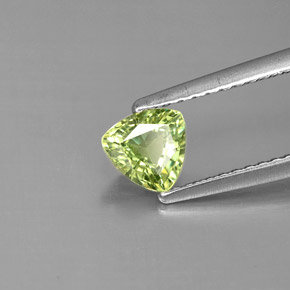 Granate demantoide verde natural de 0,57 ct, trillón, VS