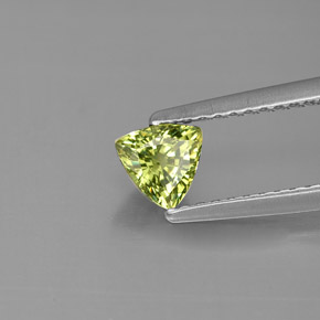 Granate demantoide verde natural de 0,53 ct, trillón, VS