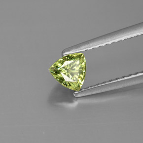 Granate demantoide verde natural de 0,55 ct, trillón, VS