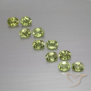 Gemas de Granate demantoide Verde medio natural de 2.37 ct, Ovalada, VS