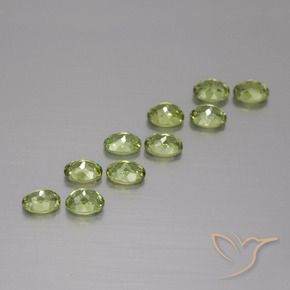 Gemas de Granate demantoide Verde medio natural de 2.37 ct, Ovalada, VS