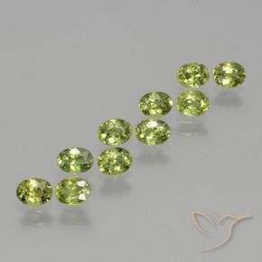 Gemas de Granate demantoide Verde amarillento natural de 2.31 ct, Ovalada, VS