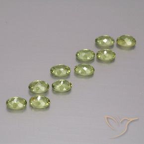 Gemas de Granate demantoide Verde terroso cálido natural de 2.09 ct, Ovalada, VS