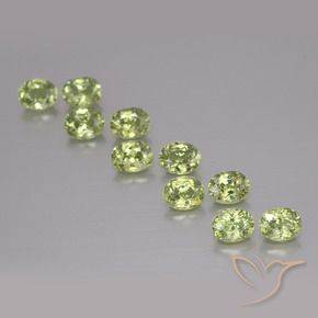 Gemas de Granate demantoide Verde medio natural de 2.51 ct, Ovalada, VS