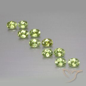 Gemas de Granate demantoide Verde bosque natural de 2.02 ct, Ovalada, VS
