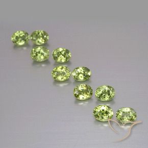 Gemas de Granate demantoide Verde medio natural de 2.54 ct, Ovalada, VS
