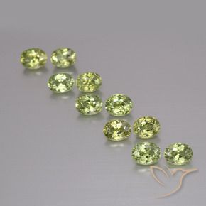 Gemas de Granate demantoide Verde terroso cálido natural de 2.65 ct, Ovalada, VS