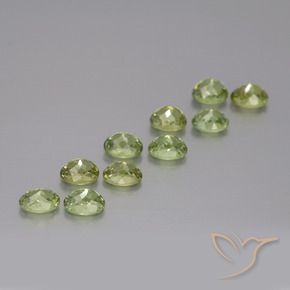 Gemas de Granate demantoide Verde terroso cálido natural de 2.65 ct, Ovalada, VS