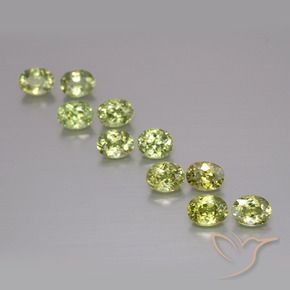Gemas de Granate demantoide Verde terroso cálido natural de 2.40 ct, Ovalada, VS