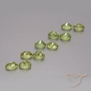 Gemas de Granate demantoide Verde terroso cálido natural de 2.40 ct, Ovalada, VS