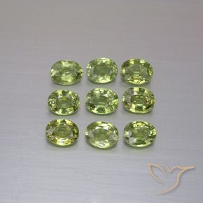 Gemas de Granate demantoide Verde medio natural de 2.11 ct, Ovalada, VS