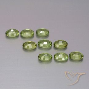 Gemas de Granate demantoide Verde medio natural de 2.11 ct, Ovalada, VS