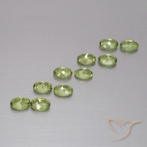 Gemas de Granate demantoide Verde cálido natural de 2.05 ct, Ovalada, VS