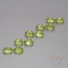 Gemas de Granate demantoide Verde bosque cálido natural de 2.51 ct, Ovalada, VS