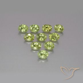 Gemas de Granate demantoide Verde terroso claro natural de 2.73 ct, Ovalada, VS