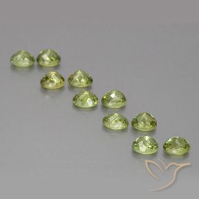 Gemas de Granate demantoide Verde terroso claro natural de 2.73 ct, Ovalada, VS