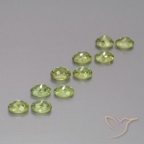 Gemas de Granate demantoide Verde terroso cálido natural de 2.08 ct, Ovalada, VS